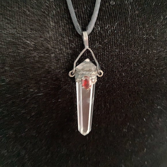 Vintage Boho Style Necklaces for the Capricorn Hammered Metal Crystal Garnet - Picture 5 of 7